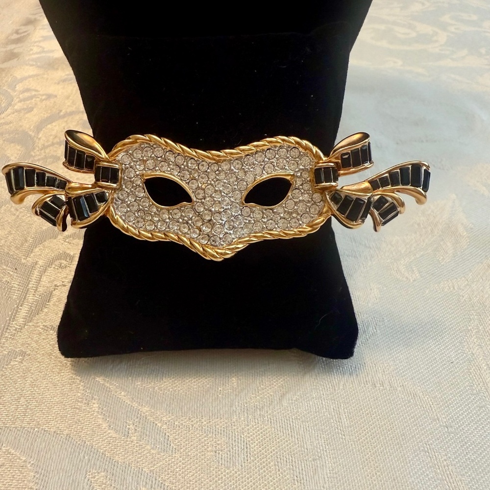 Signed Swarovski Crystal Mardi Gras Mask Pin Brooch Gold Black Masquerade Large